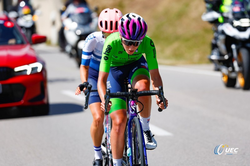 European Championships Munich 2022 - 2022 UEC Road Elite European Championships - Women's Road Race - 21/08/2022 - Urska Zigart (SLO) - Omer Shapira (ISR) - photo Luca Bettini/UEC/SprintCyclingAgency?2022